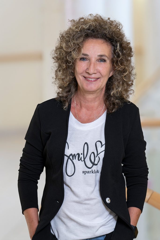 Anita Holl