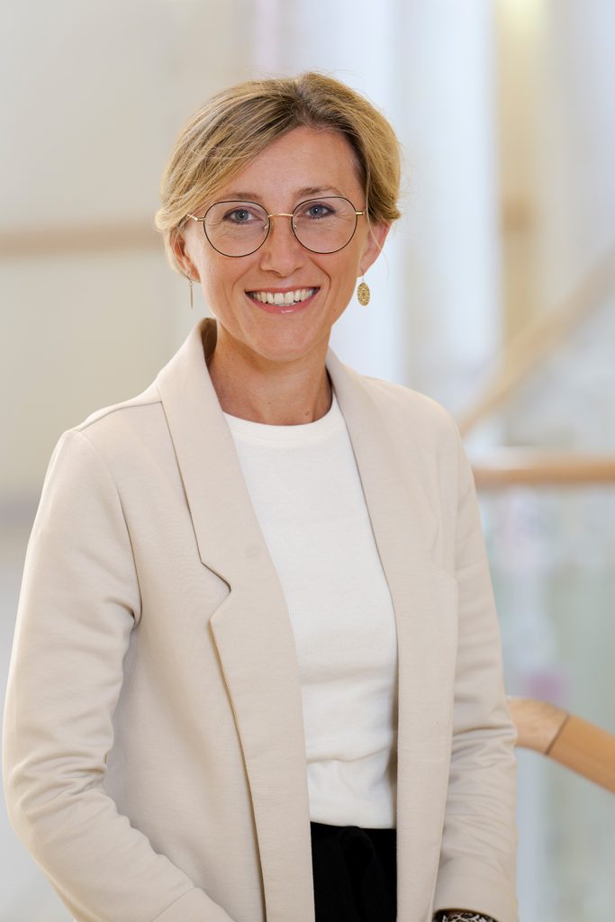 Mirela Sauer Mirela Sauer